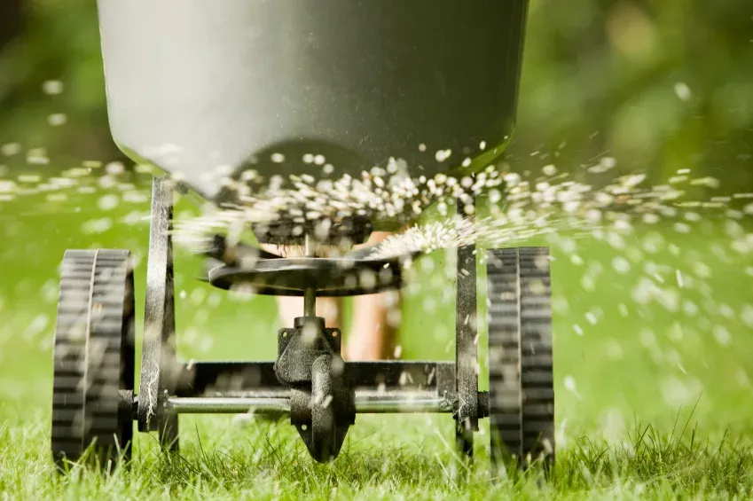 lawn-fertilizer-2